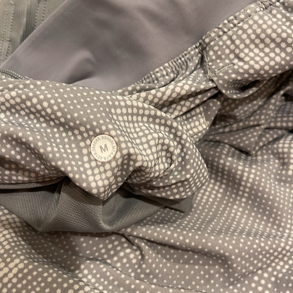 Lululemon T.H.E. Short 11”Size Medium 
Illusion White Light Cast - Picture 7 of 11